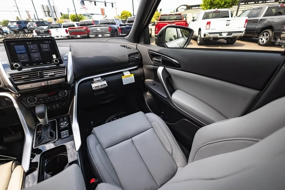 2025 Mitsubishi Eclipse Cross - Image 16 of 20