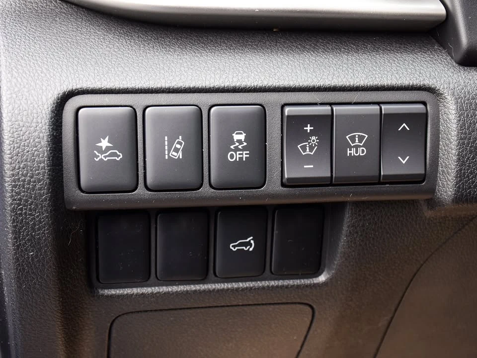 2025 Mitsubishi Eclipse Cross - Image 13 of 20