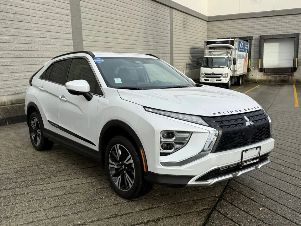 2025 Mitsubishi Eclipse Cross - Image 3 of 18