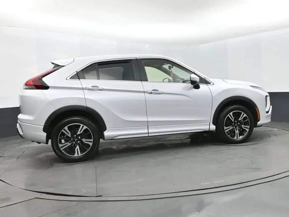 2025 Mitsubishi Eclipse Cross - Image 6 of 8