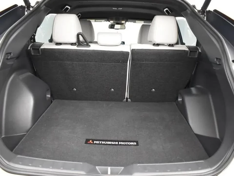 2025 Mitsubishi Eclipse Cross - Image 7 of 8