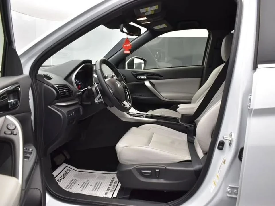 2025 Mitsubishi Eclipse Cross - Image 3 of 4