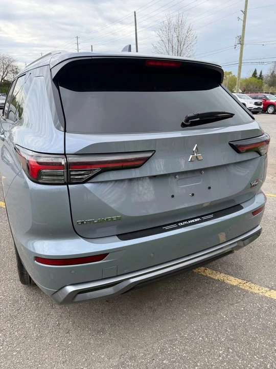 2025 Mitsubishi Outlander - Image 4 of 6