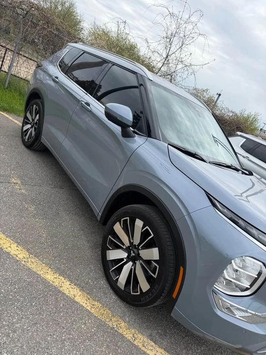 2025 Mitsubishi Outlander - Image 2 of 6