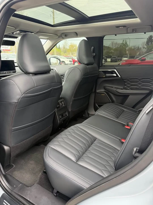 2025 Mitsubishi Outlander - Image 6 of 6