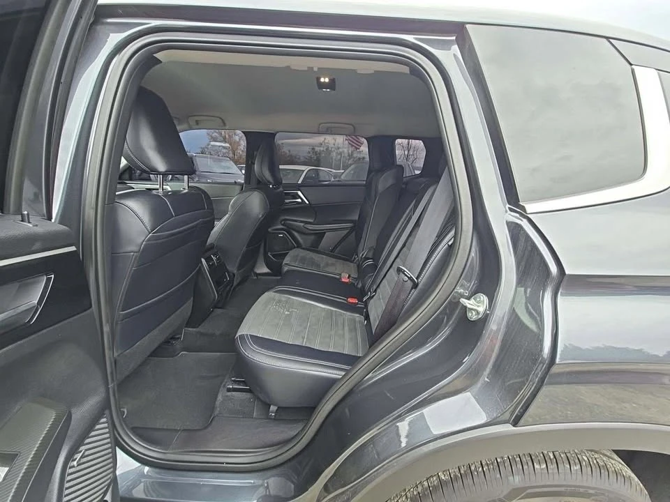 2025 Mitsubishi Outlander - Image 5 of 11