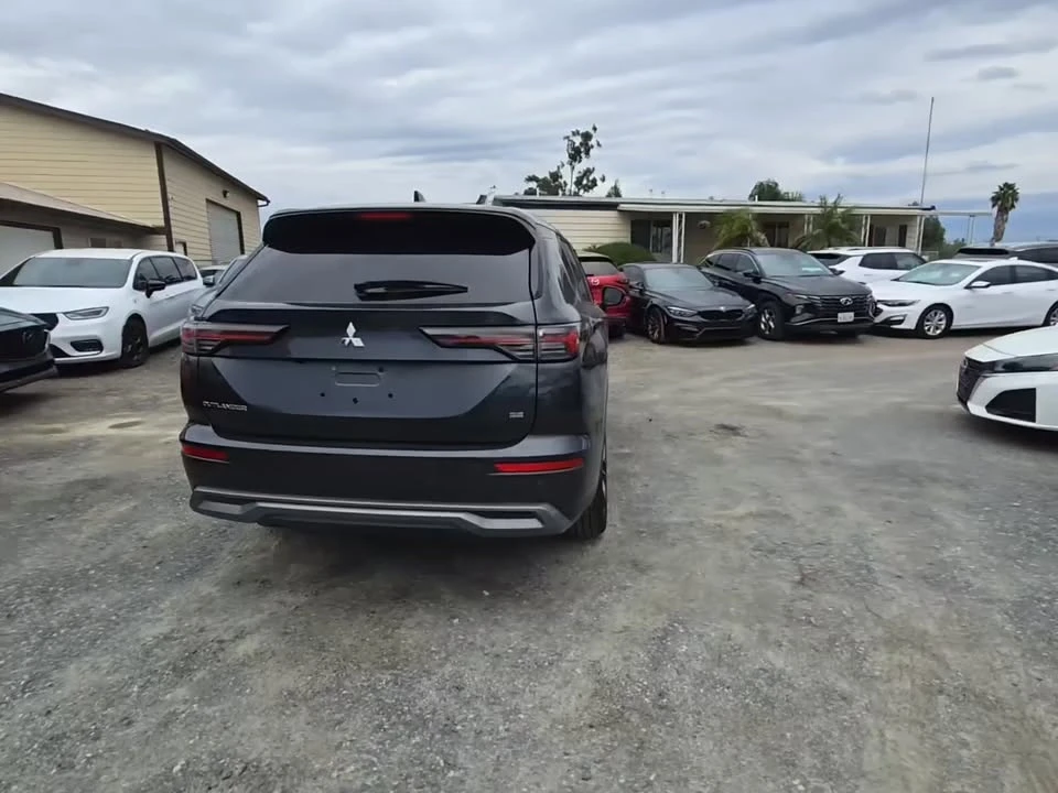 2025 Mitsubishi Outlander - Image 10 of 11