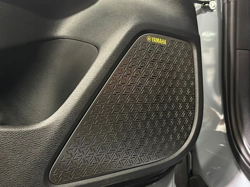 2025 Mitsubishi Outlander - Image 8 of 12