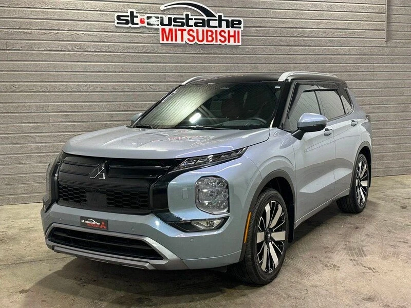 2025 Mitsubishi Outlander - Image 2 of 12