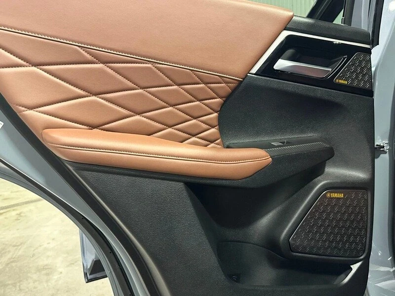 2025 Mitsubishi Outlander - Image 9 of 12