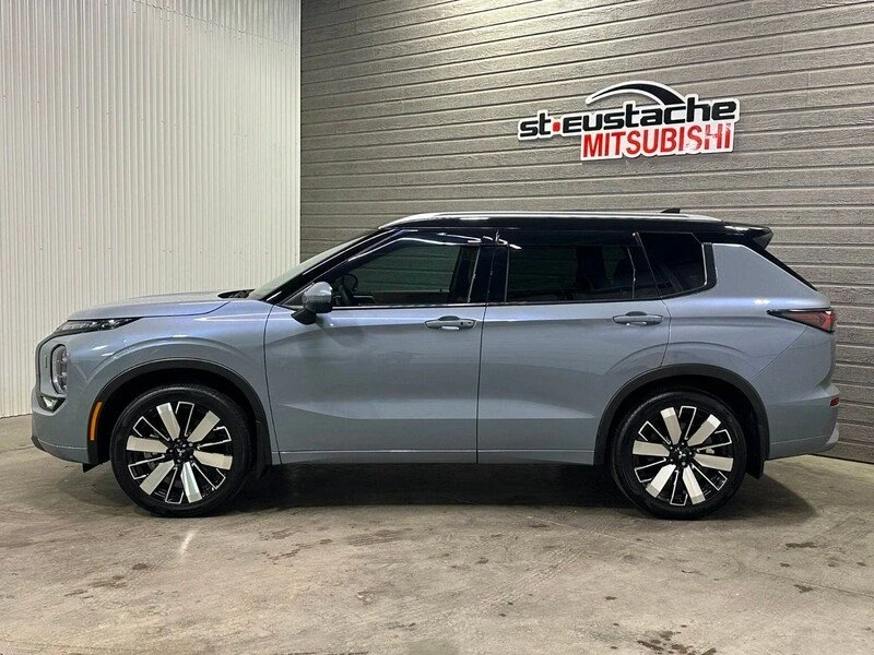 2025 Mitsubishi Outlander - Image 3 of 12