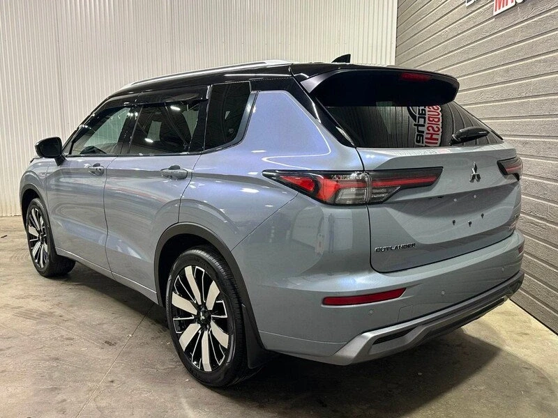2025 Mitsubishi Outlander - Image 4 of 12