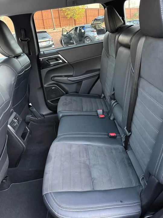 2025 Mitsubishi Outlander - Image 6 of 7