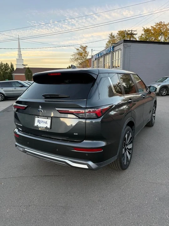 2025 Mitsubishi Outlander - Image 3 of 7