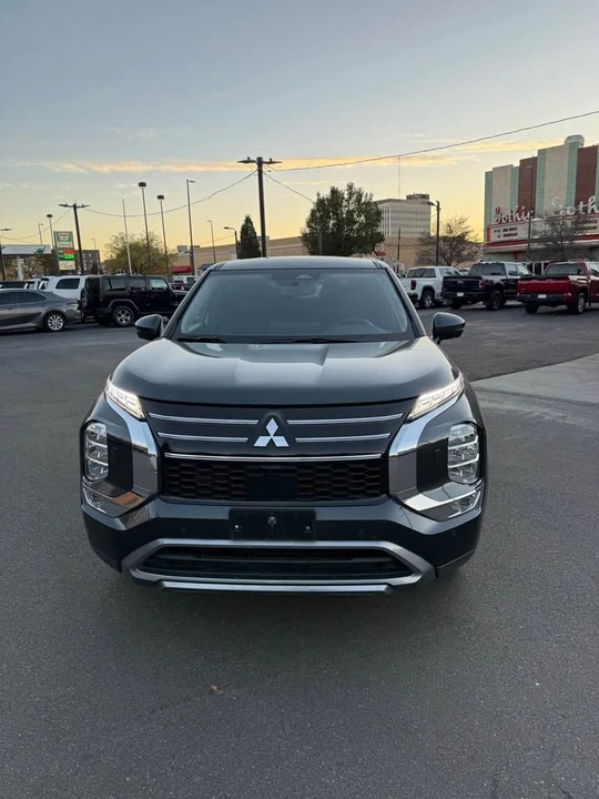 2025 Mitsubishi Outlander - Image 2 of 7