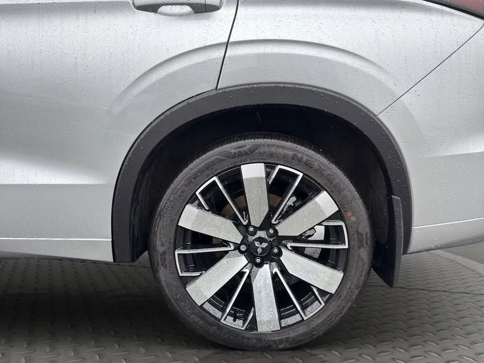 2025 Mitsubishi Outlander - Image 11 of 15