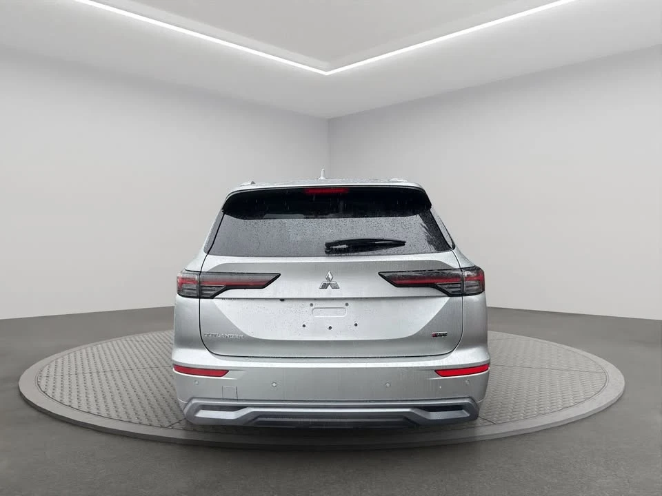 2025 Mitsubishi Outlander - Image 12 of 15