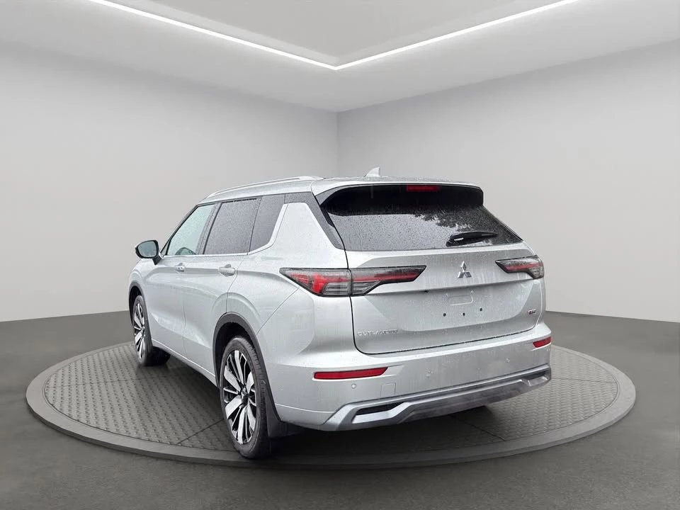 2025 Mitsubishi Outlander - Image 13 of 15