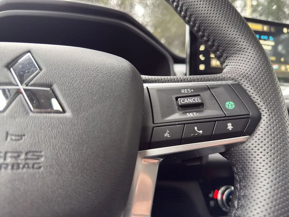 2025 Mitsubishi Outlander - Image 10 of 15