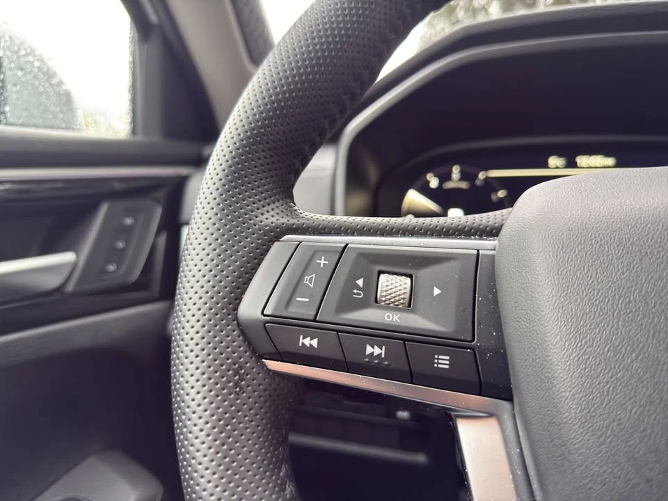 2025 Mitsubishi Outlander - Image 9 of 15