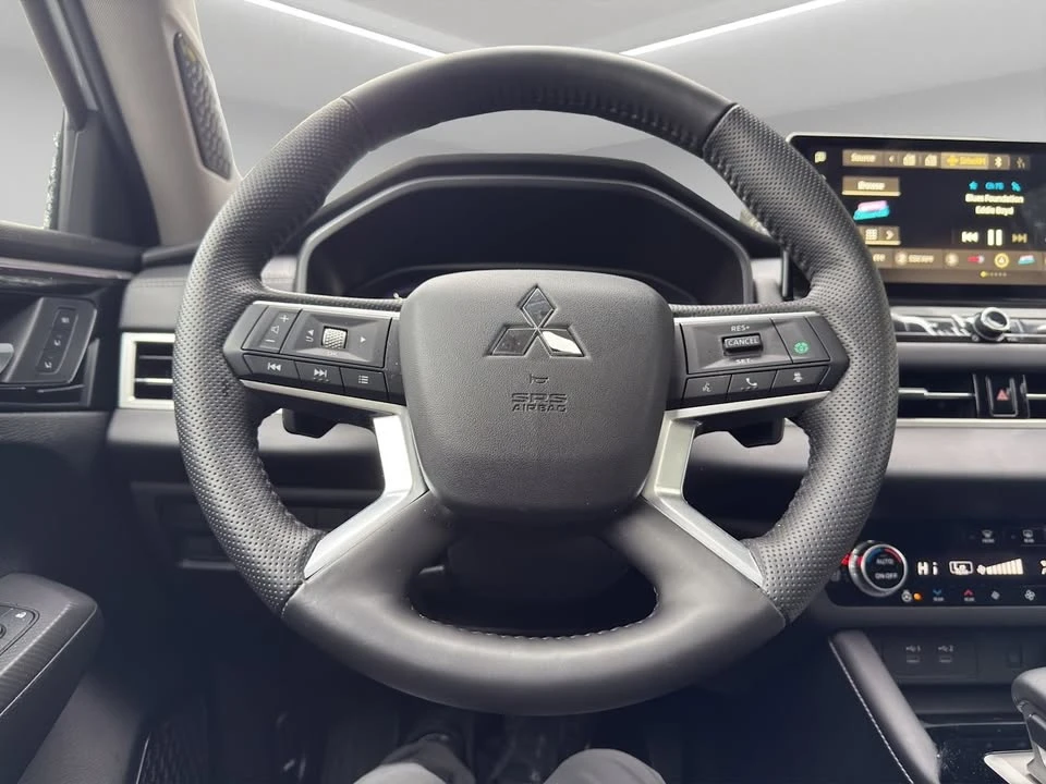 2025 Mitsubishi Outlander - Image 7 of 15
