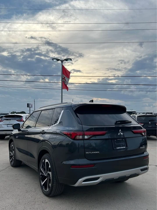2025 Mitsubishi Outlander - Image 5 of 15