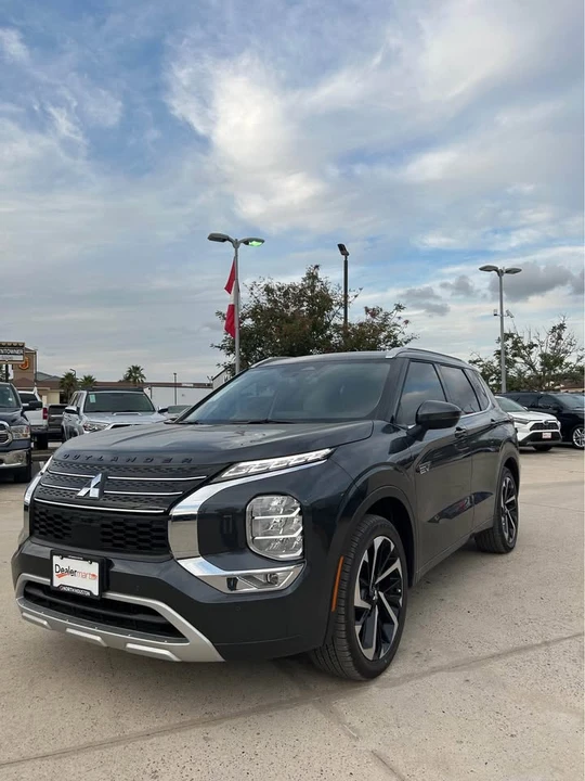 2025 Mitsubishi Outlander - Image 3 of 15