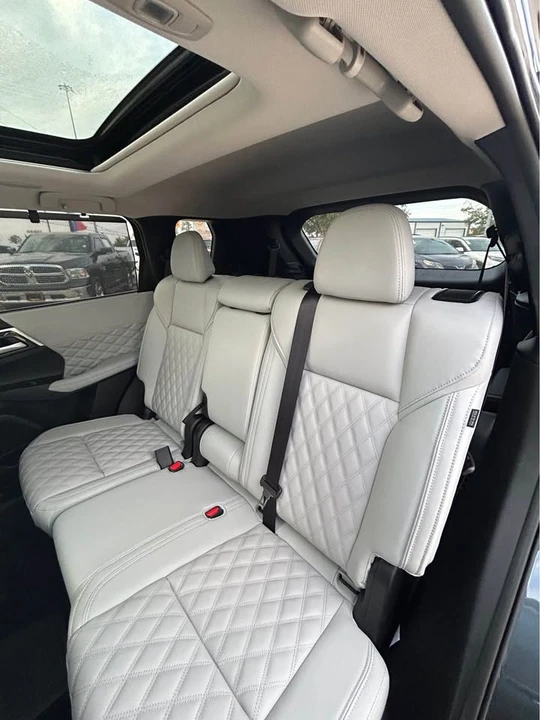 2025 Mitsubishi Outlander - Image 11 of 15