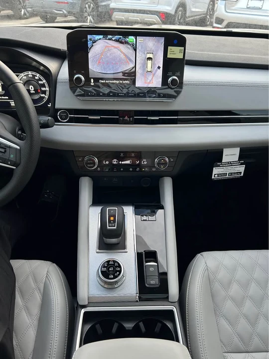 2025 Mitsubishi Outlander - Image 14 of 15