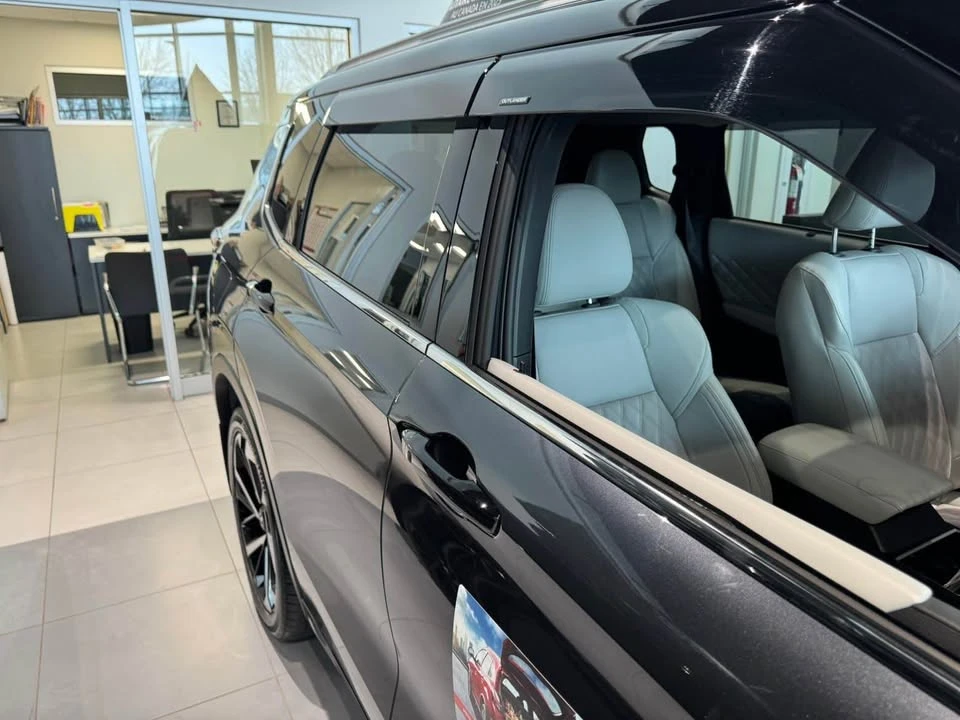 2025 Mitsubishi Outlander - Image 4 of 11