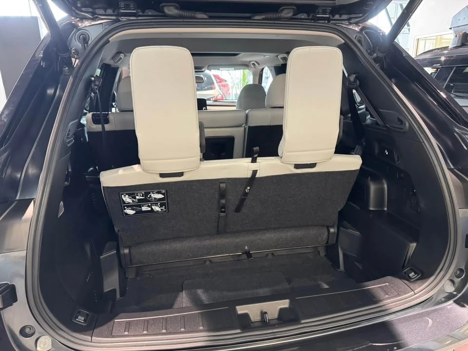2025 Mitsubishi Outlander - Image 8 of 11