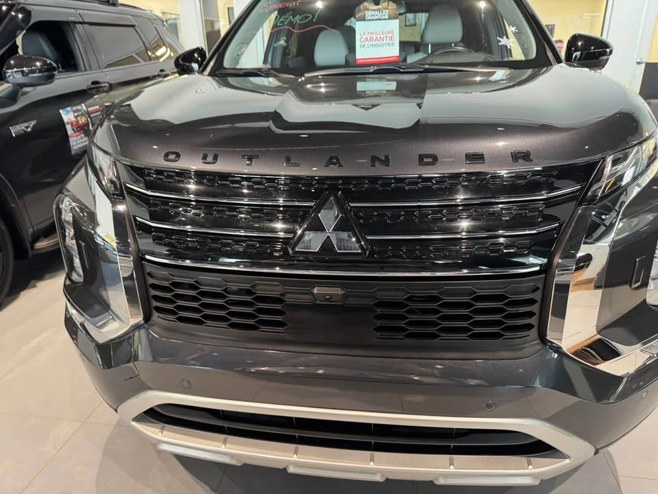 2025 Mitsubishi Outlander - Image 6 of 11