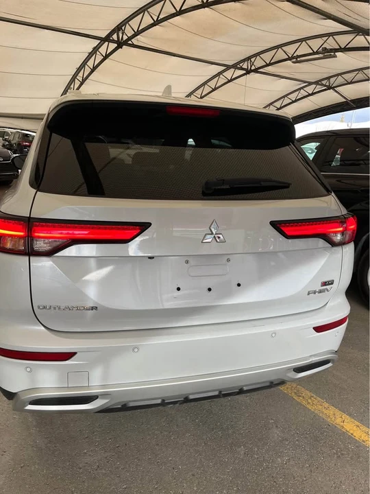 2025 Mitsubishi Outlander - Image 4 of 13
