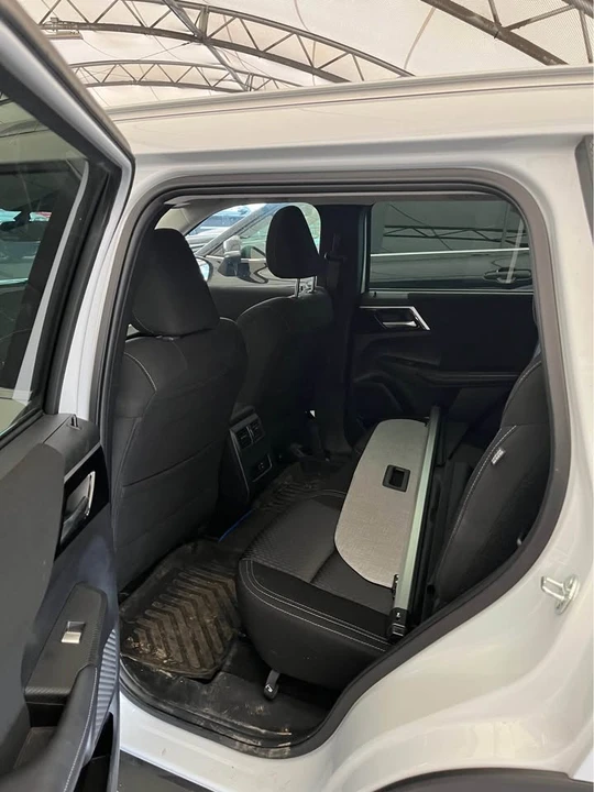 2025 Mitsubishi Outlander - Image 9 of 13