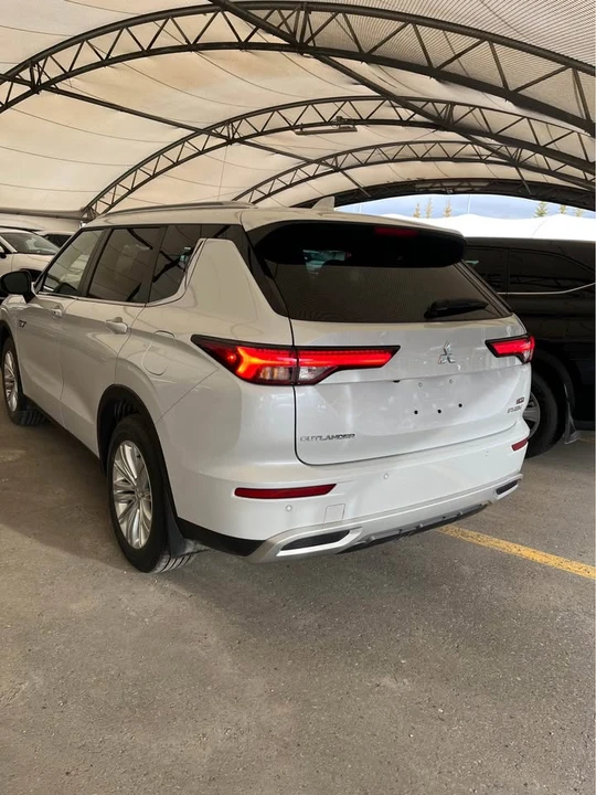 2025 Mitsubishi Outlander - Image 3 of 13