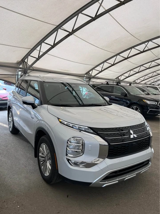 2025 Mitsubishi Outlander - Image 6 of 13