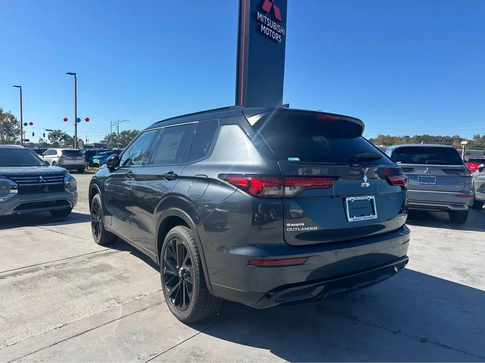 2025 Mitsubishi Outlander - Image 2 of 5