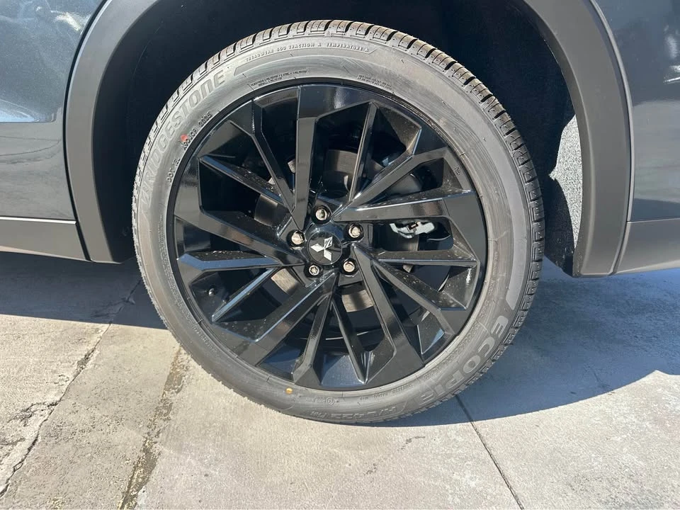 2025 Mitsubishi Outlander - Image 3 of 5