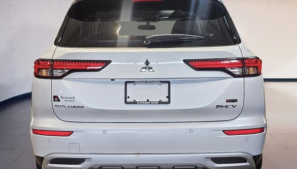 2025 Mitsubishi Outlander - Image 3 of 19