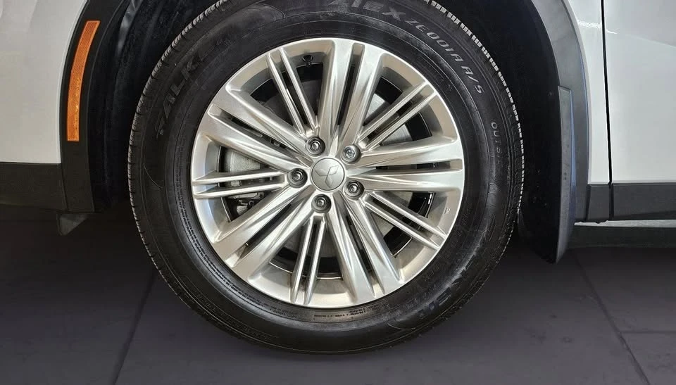 2025 Mitsubishi Outlander - Image 8 of 19