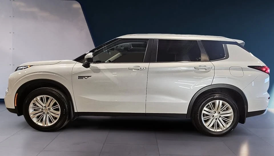 2025 Mitsubishi Outlander - Image 7 of 19