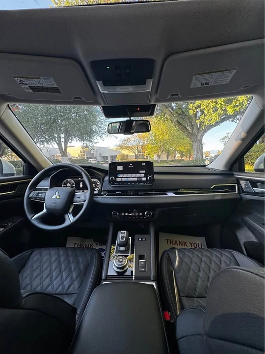 2025 Mitsubishi Outlander - Image 5 of 5