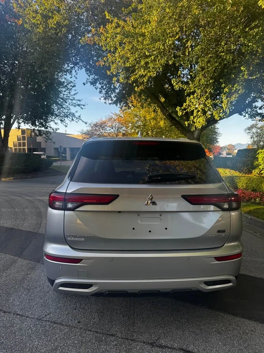 2025 Mitsubishi Outlander - Image 4 of 5
