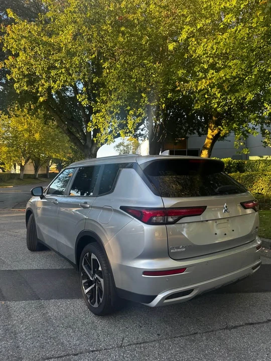 2025 Mitsubishi Outlander - Image 3 of 5