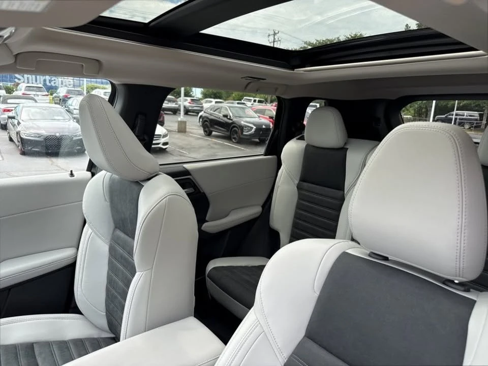 2025 Mitsubishi Outlander - Image 5 of 10