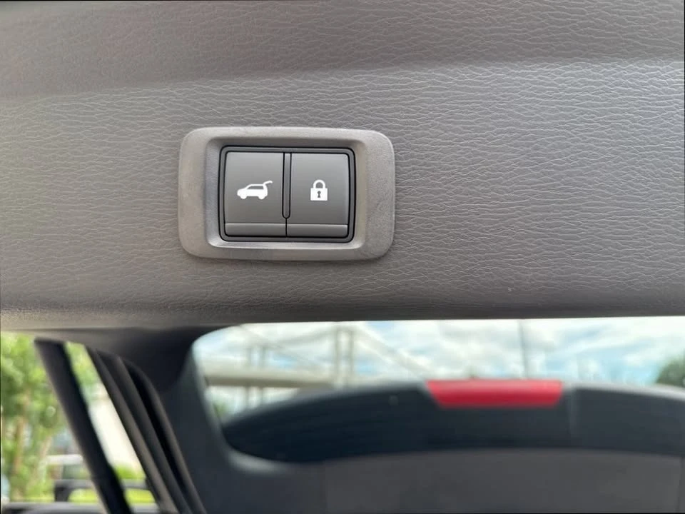 2025 Mitsubishi Outlander - Image 9 of 10