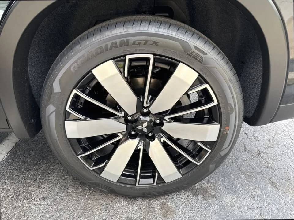 2025 Mitsubishi Outlander - Image 10 of 10