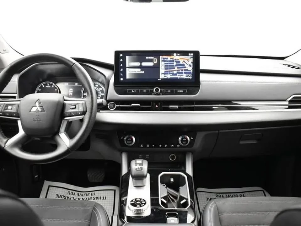 2025 Mitsubishi Outlander - Image 3 of 8