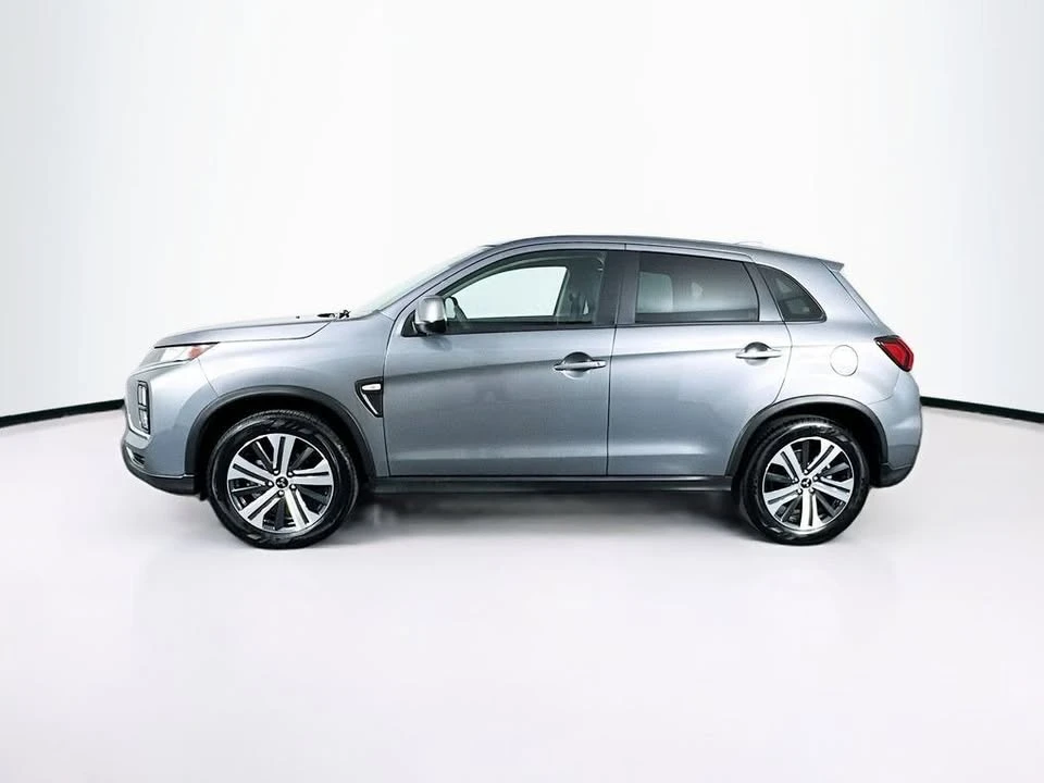 2025 Mitsubishi Outlander - Image 3 of 11