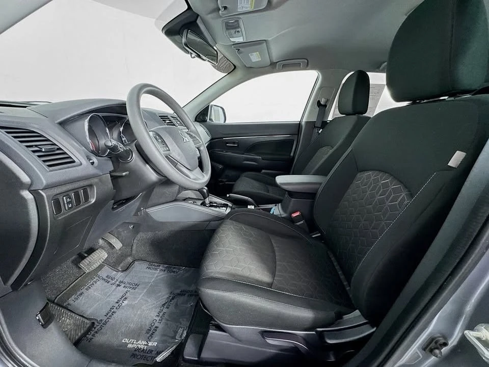 2025 Mitsubishi Outlander - Image 6 of 11